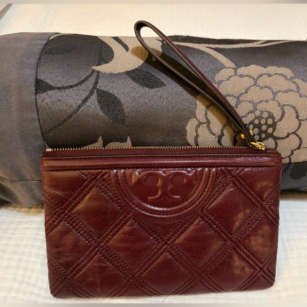 Tory Burch Fleming quilted leather wristlet